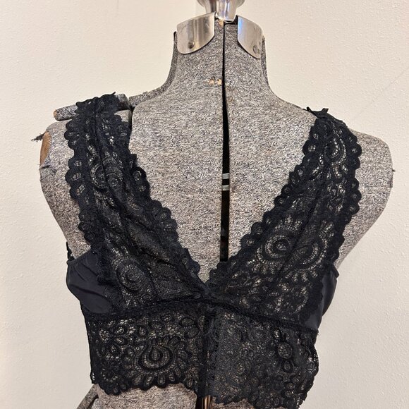 Black lace full coverage bralette - Picture 2 of 2